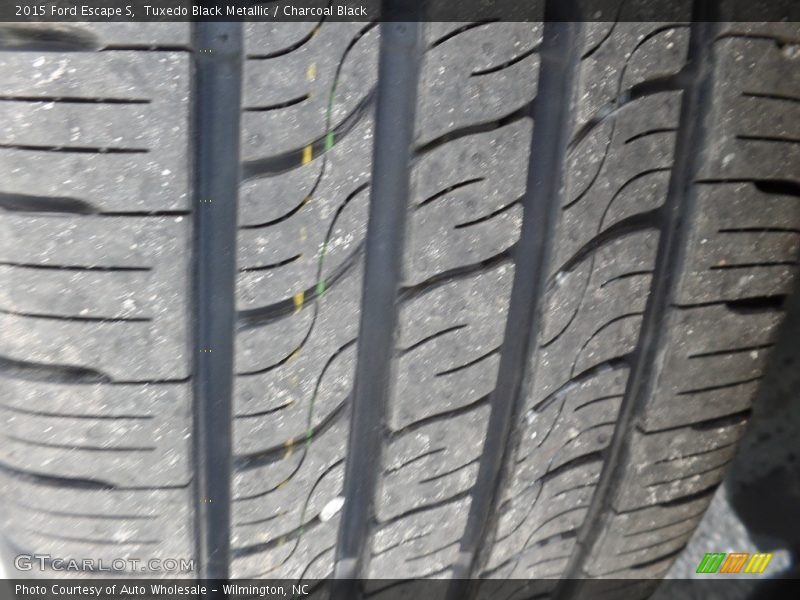 Tuxedo Black Metallic / Charcoal Black 2015 Ford Escape S