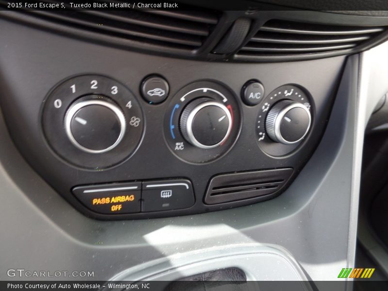 Tuxedo Black Metallic / Charcoal Black 2015 Ford Escape S