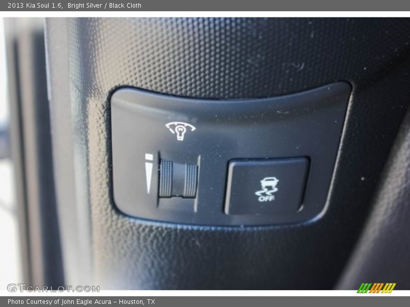 Bright Silver / Black Cloth 2013 Kia Soul 1.6