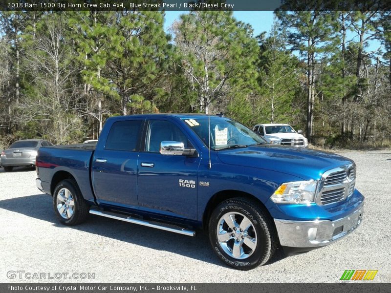Front 3/4 View of 2018 1500 Big Horn Crew Cab 4x4