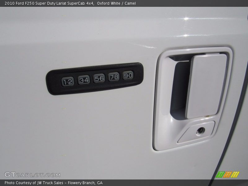 Oxford White / Camel 2010 Ford F250 Super Duty Lariat SuperCab 4x4