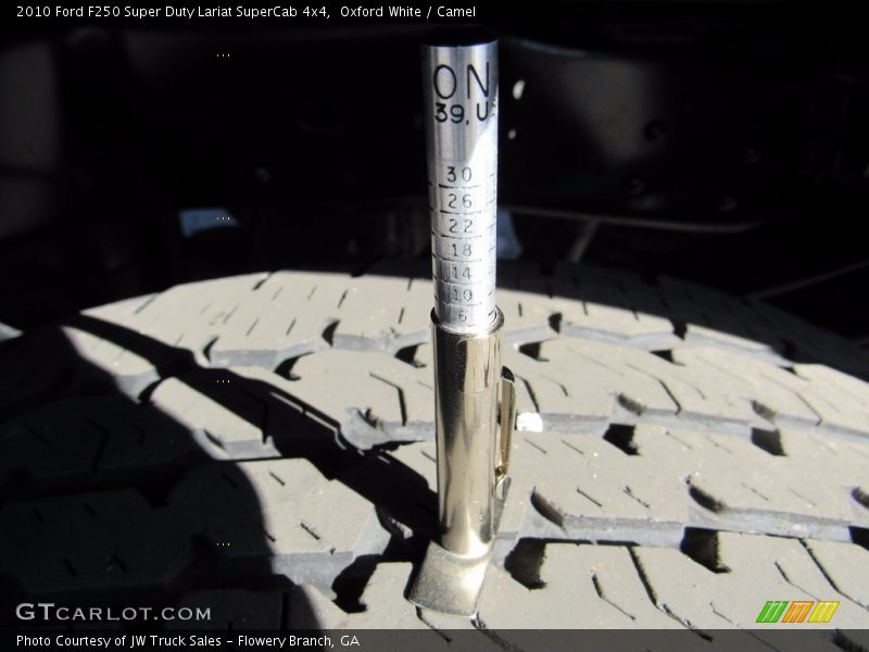 Oxford White / Camel 2010 Ford F250 Super Duty Lariat SuperCab 4x4