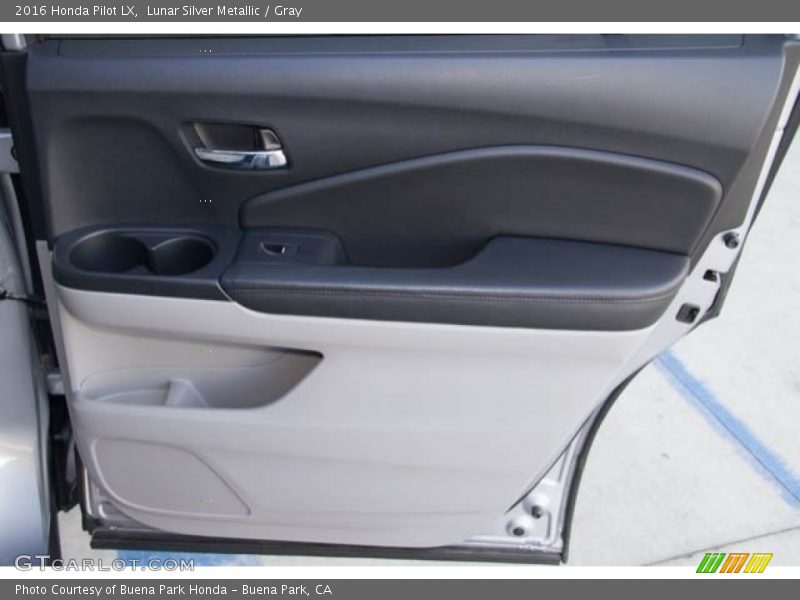 Lunar Silver Metallic / Gray 2016 Honda Pilot LX