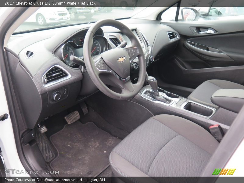 Summit White / Jet Black 2017 Chevrolet Cruze LT