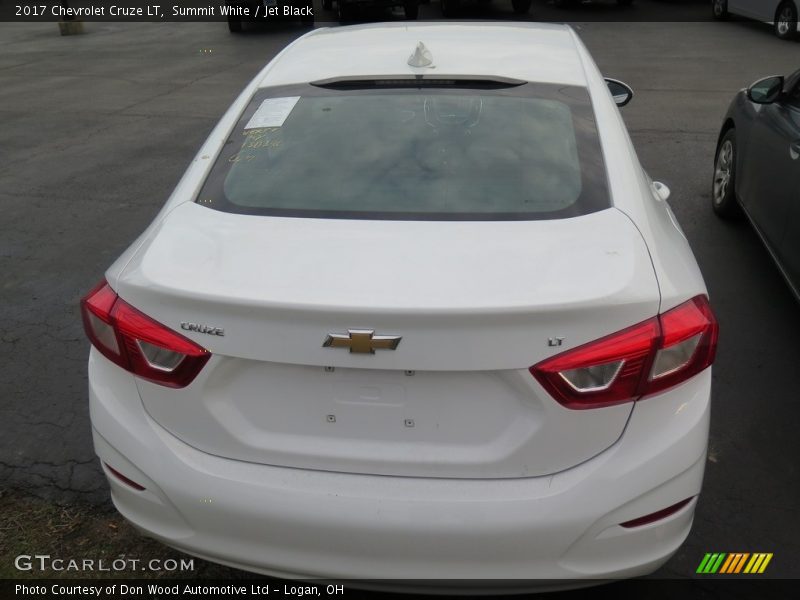 Summit White / Jet Black 2017 Chevrolet Cruze LT
