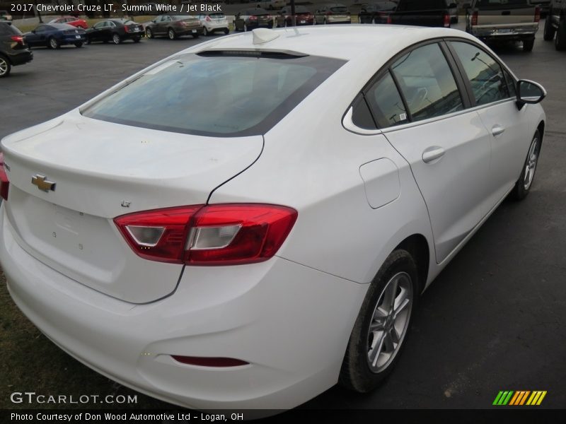 Summit White / Jet Black 2017 Chevrolet Cruze LT