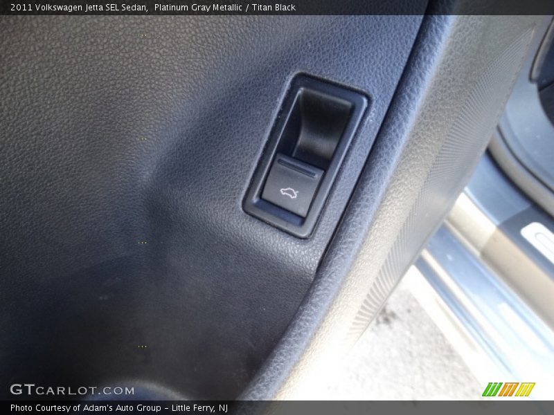 Platinum Gray Metallic / Titan Black 2011 Volkswagen Jetta SEL Sedan
