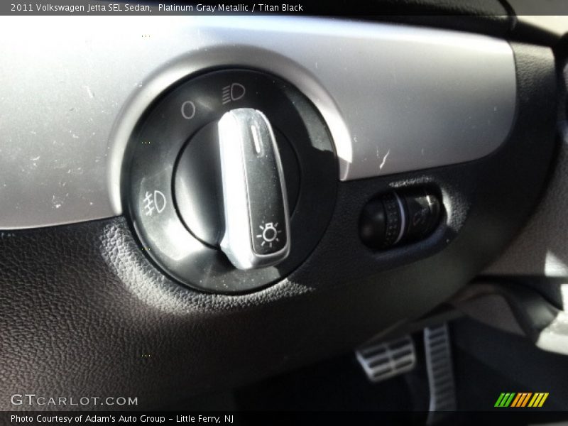 Platinum Gray Metallic / Titan Black 2011 Volkswagen Jetta SEL Sedan