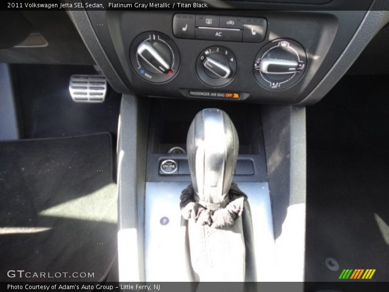 Platinum Gray Metallic / Titan Black 2011 Volkswagen Jetta SEL Sedan