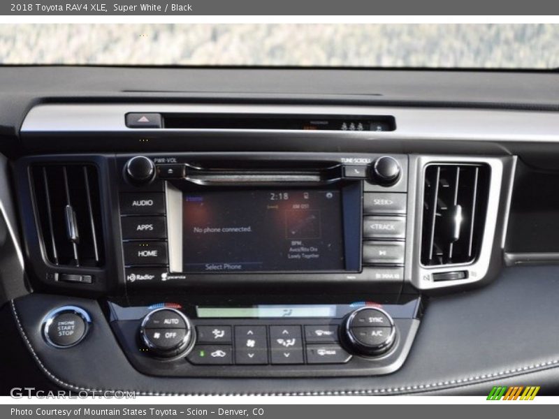 Super White / Black 2018 Toyota RAV4 XLE