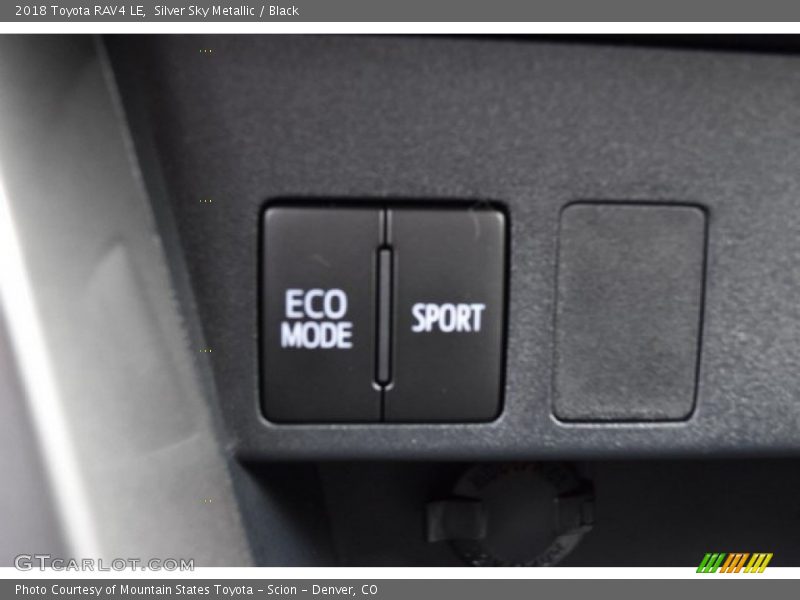 Silver Sky Metallic / Black 2018 Toyota RAV4 LE