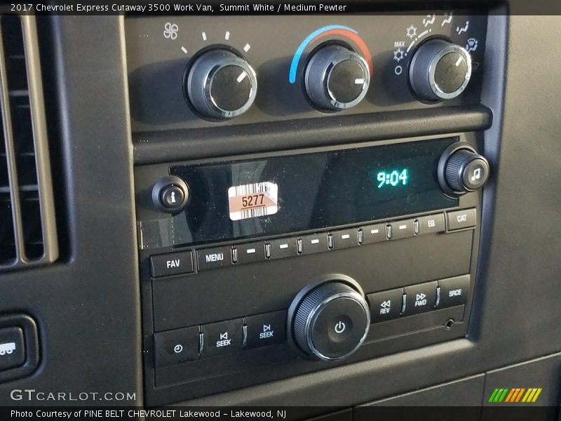 Summit White / Medium Pewter 2017 Chevrolet Express Cutaway 3500 Work Van