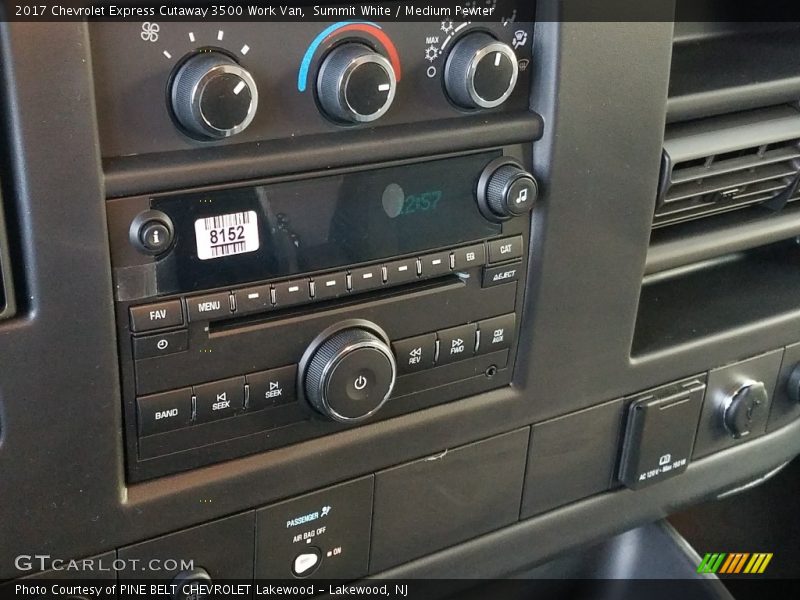 Summit White / Medium Pewter 2017 Chevrolet Express Cutaway 3500 Work Van