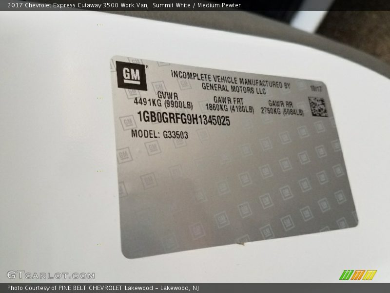 Summit White / Medium Pewter 2017 Chevrolet Express Cutaway 3500 Work Van