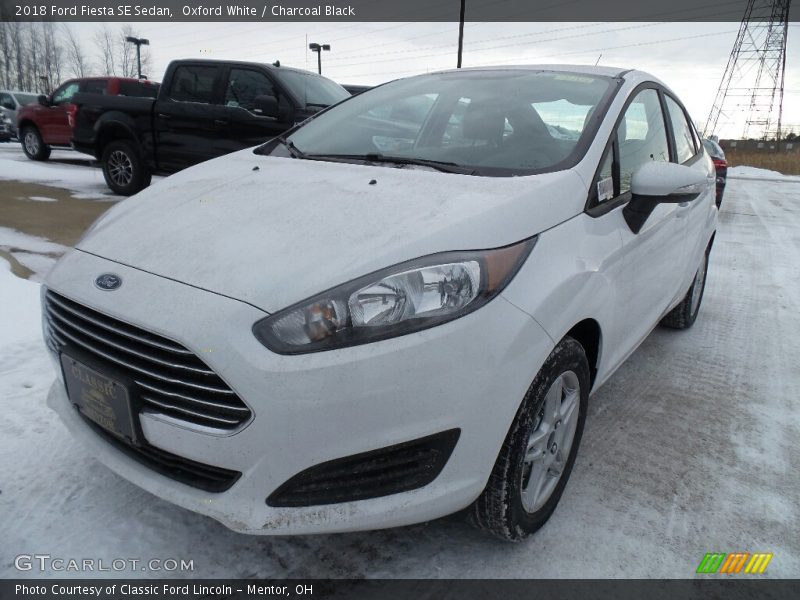 Oxford White / Charcoal Black 2018 Ford Fiesta SE Sedan