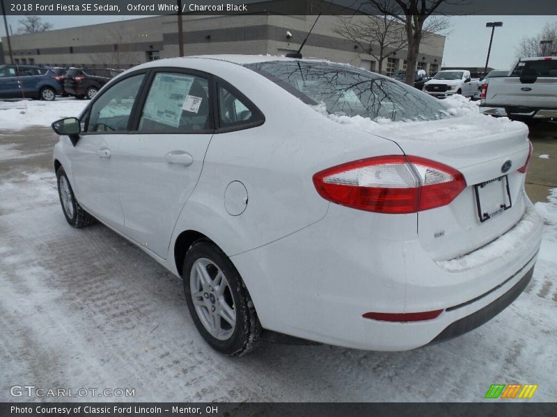 Oxford White / Charcoal Black 2018 Ford Fiesta SE Sedan