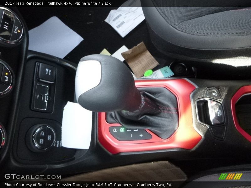 Alpine White / Black 2017 Jeep Renegade Trailhawk 4x4