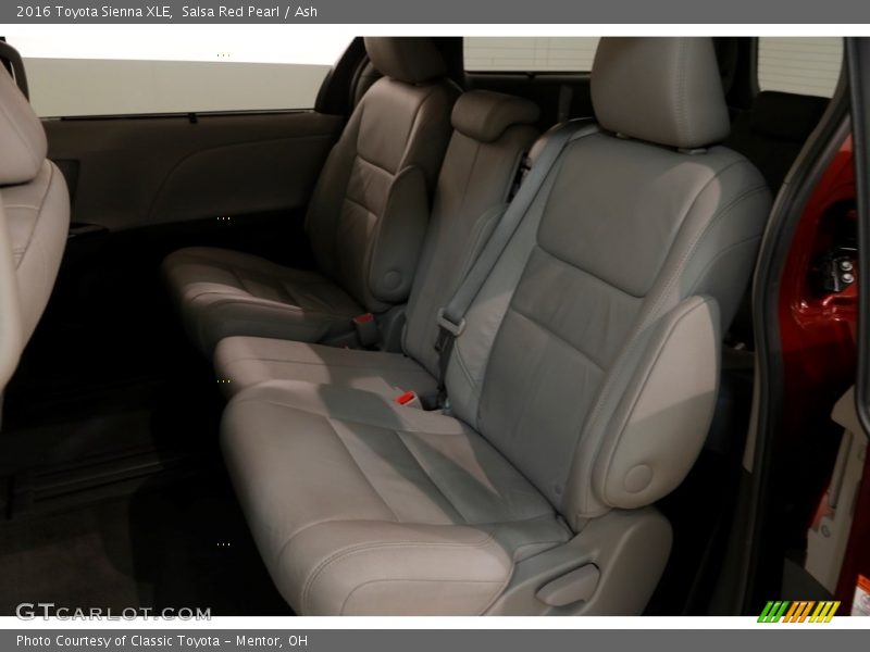 Salsa Red Pearl / Ash 2016 Toyota Sienna XLE
