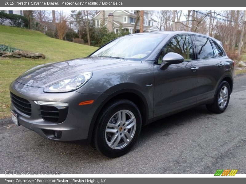 Front 3/4 View of 2015 Cayenne Diesel