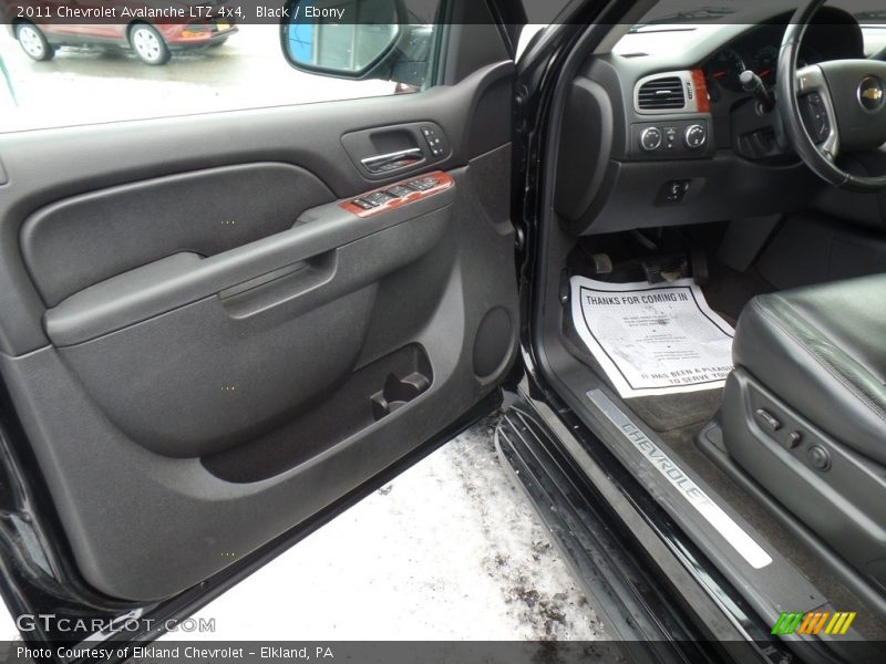 Black / Ebony 2011 Chevrolet Avalanche LTZ 4x4