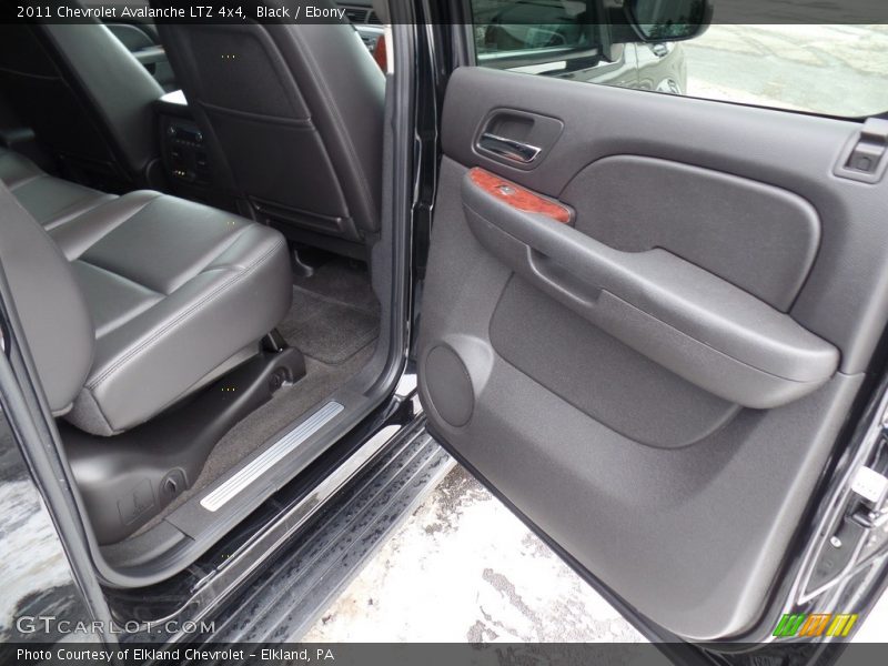 Black / Ebony 2011 Chevrolet Avalanche LTZ 4x4