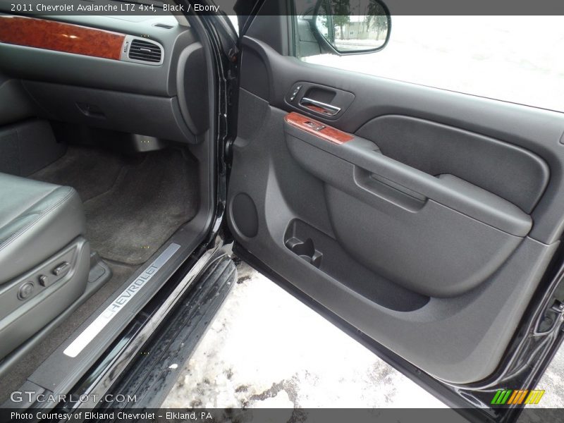 Black / Ebony 2011 Chevrolet Avalanche LTZ 4x4