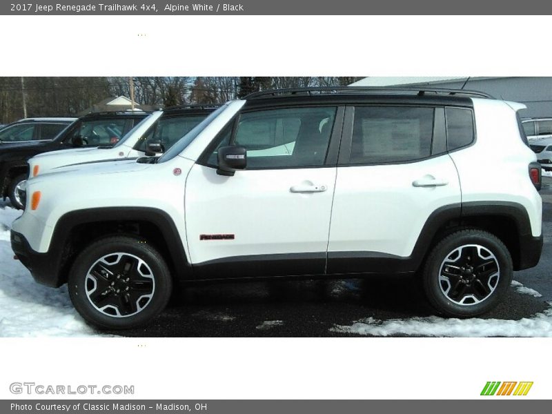 Alpine White / Black 2017 Jeep Renegade Trailhawk 4x4