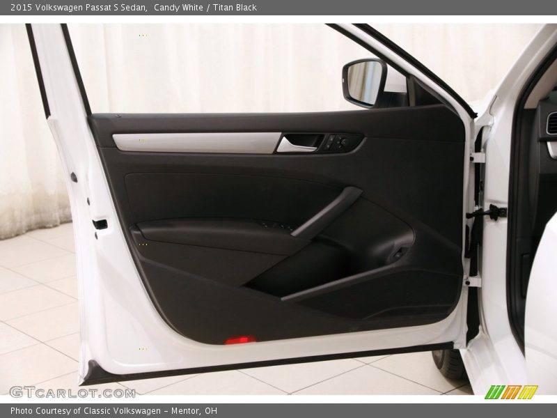 Candy White / Titan Black 2015 Volkswagen Passat S Sedan