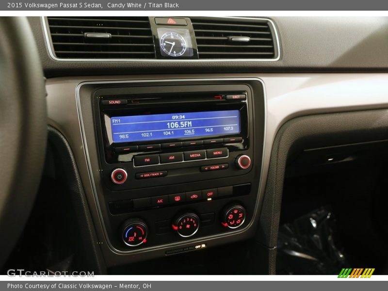Candy White / Titan Black 2015 Volkswagen Passat S Sedan