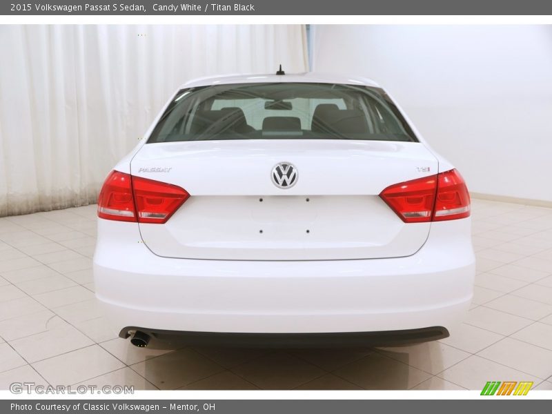 Candy White / Titan Black 2015 Volkswagen Passat S Sedan