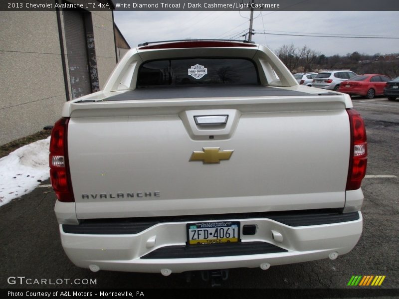 White Diamond Tricoat / Dark Cashmere/Light Cashmere 2013 Chevrolet Avalanche LTZ 4x4
