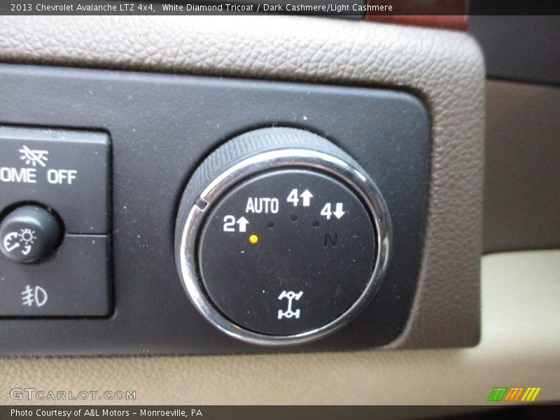 White Diamond Tricoat / Dark Cashmere/Light Cashmere 2013 Chevrolet Avalanche LTZ 4x4