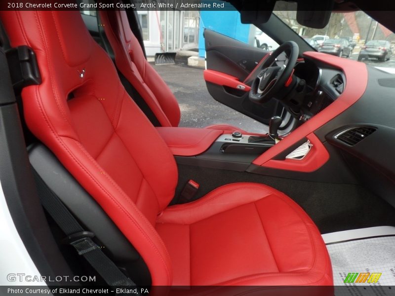 Arctic White / Adrenaline Red 2018 Chevrolet Corvette Grand Sport Coupe