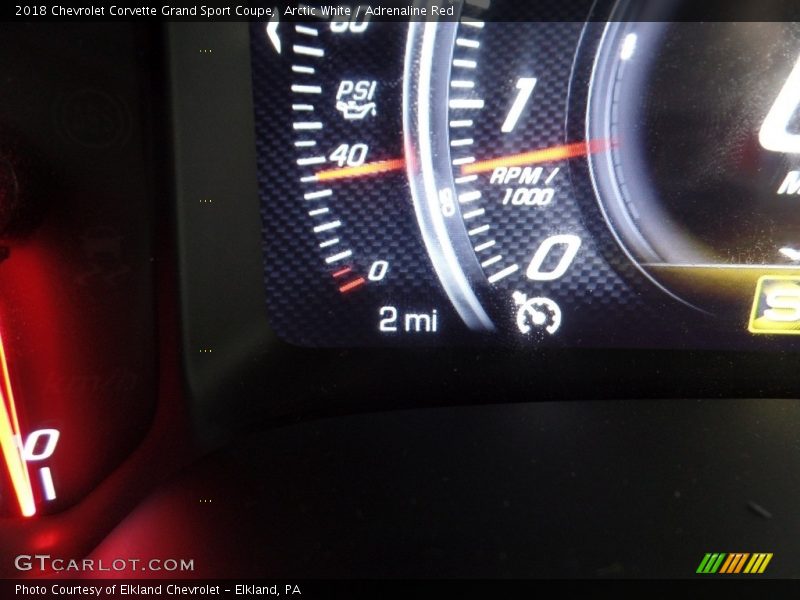 Arctic White / Adrenaline Red 2018 Chevrolet Corvette Grand Sport Coupe