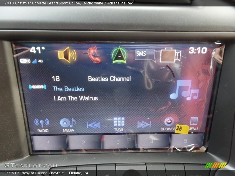 Arctic White / Adrenaline Red 2018 Chevrolet Corvette Grand Sport Coupe