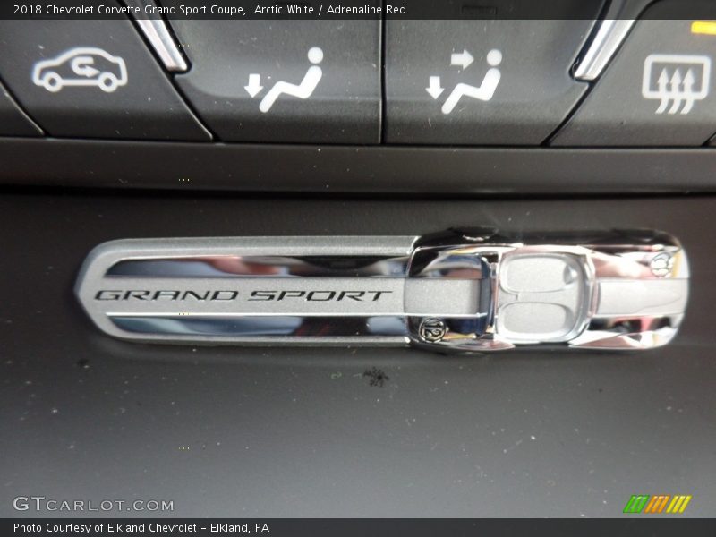 Arctic White / Adrenaline Red 2018 Chevrolet Corvette Grand Sport Coupe