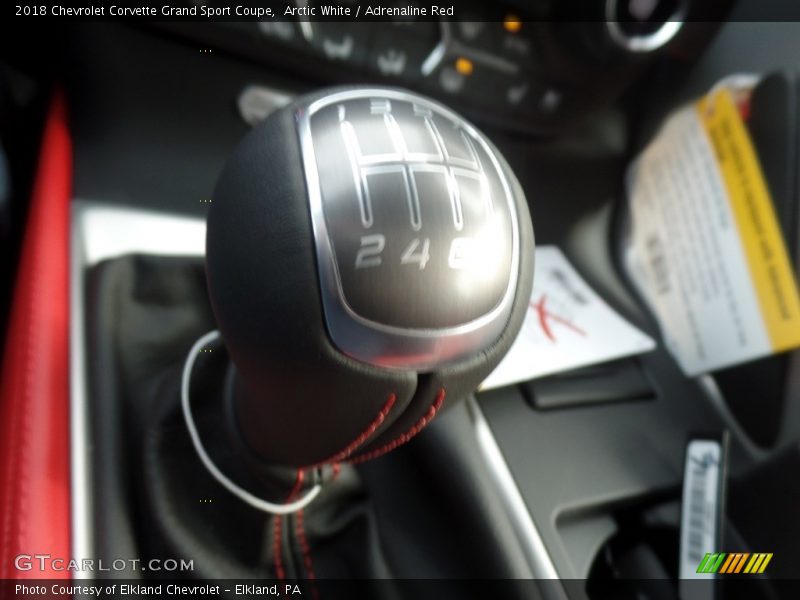 Arctic White / Adrenaline Red 2018 Chevrolet Corvette Grand Sport Coupe