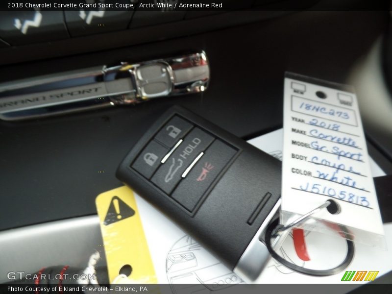 Arctic White / Adrenaline Red 2018 Chevrolet Corvette Grand Sport Coupe