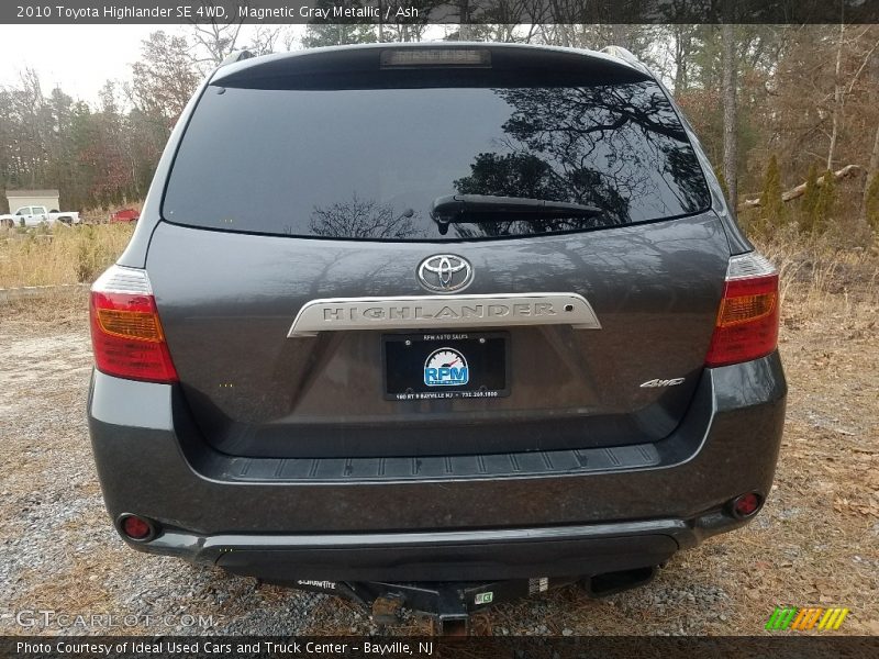 Magnetic Gray Metallic / Ash 2010 Toyota Highlander SE 4WD