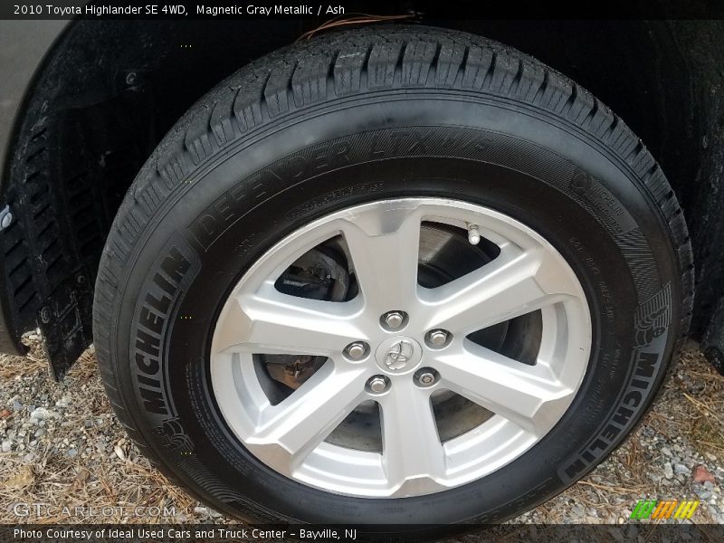 Magnetic Gray Metallic / Ash 2010 Toyota Highlander SE 4WD