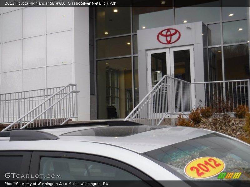 Classic Silver Metallic / Ash 2012 Toyota Highlander SE 4WD