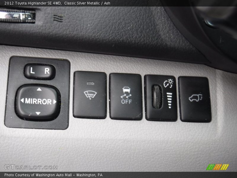 Classic Silver Metallic / Ash 2012 Toyota Highlander SE 4WD