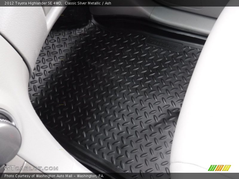 Classic Silver Metallic / Ash 2012 Toyota Highlander SE 4WD