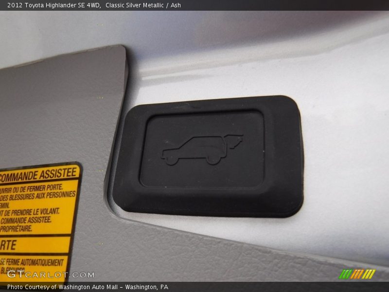 Classic Silver Metallic / Ash 2012 Toyota Highlander SE 4WD