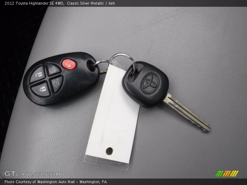 Classic Silver Metallic / Ash 2012 Toyota Highlander SE 4WD
