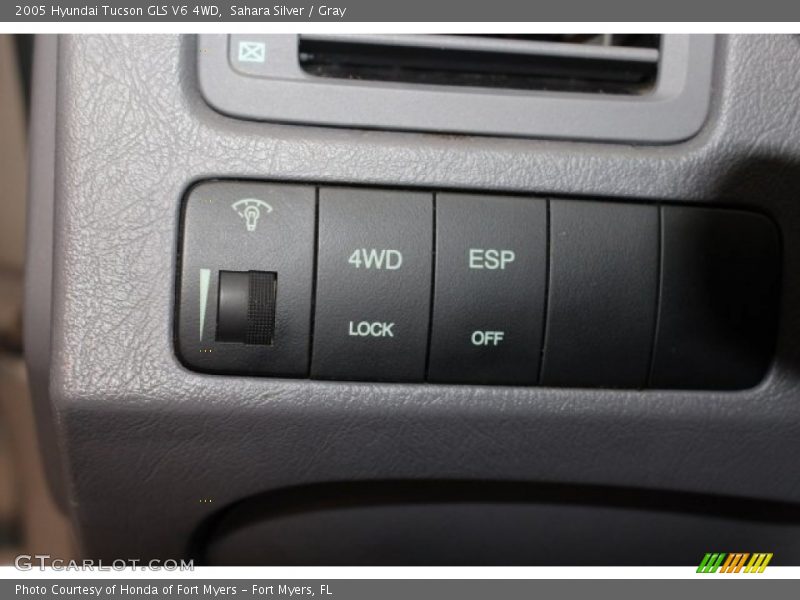 Sahara Silver / Gray 2005 Hyundai Tucson GLS V6 4WD