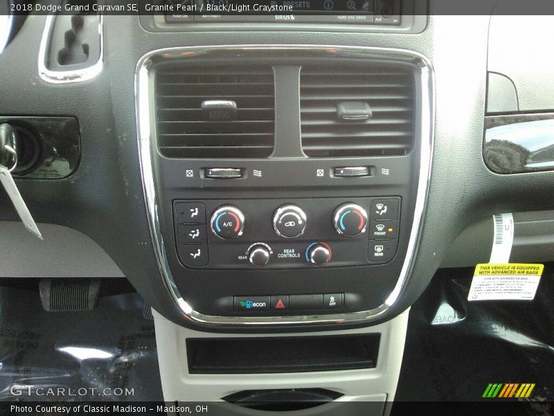 Granite Pearl / Black/Light Graystone 2018 Dodge Grand Caravan SE