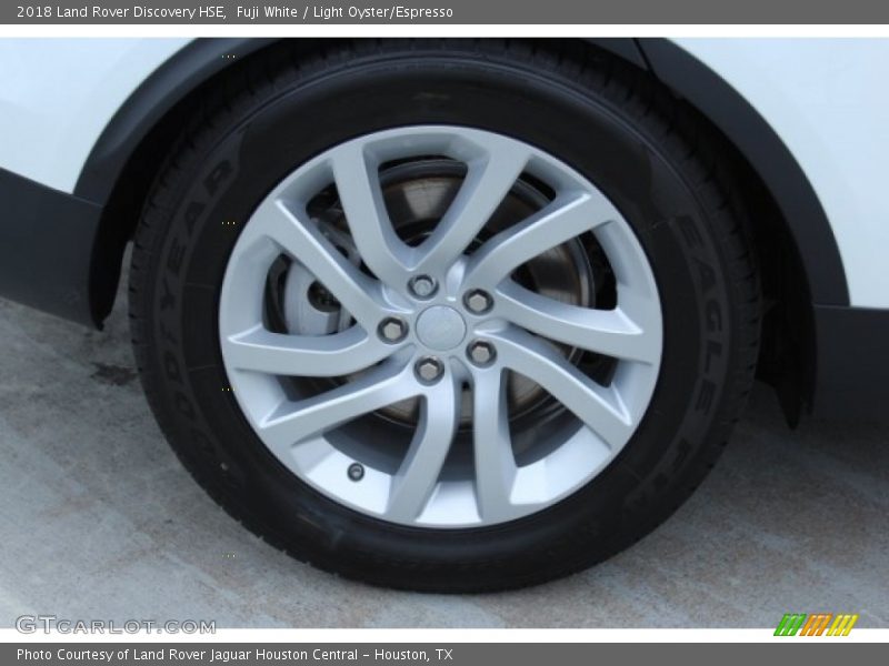 Fuji White / Light Oyster/Espresso 2018 Land Rover Discovery HSE