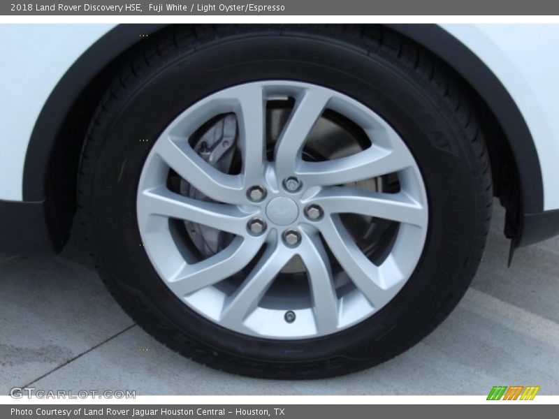 Fuji White / Light Oyster/Espresso 2018 Land Rover Discovery HSE