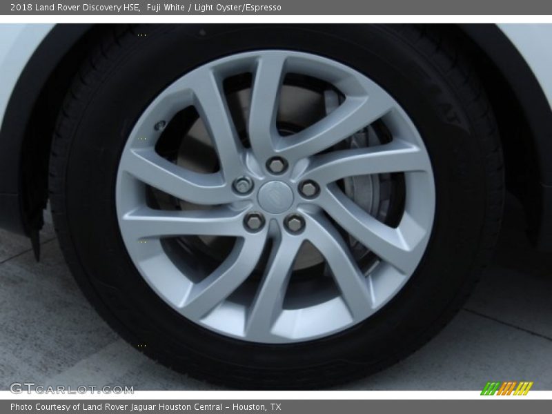 Fuji White / Light Oyster/Espresso 2018 Land Rover Discovery HSE